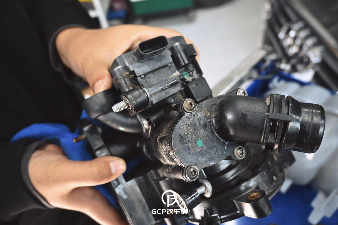 奥迪a4l 节温器漏水问题