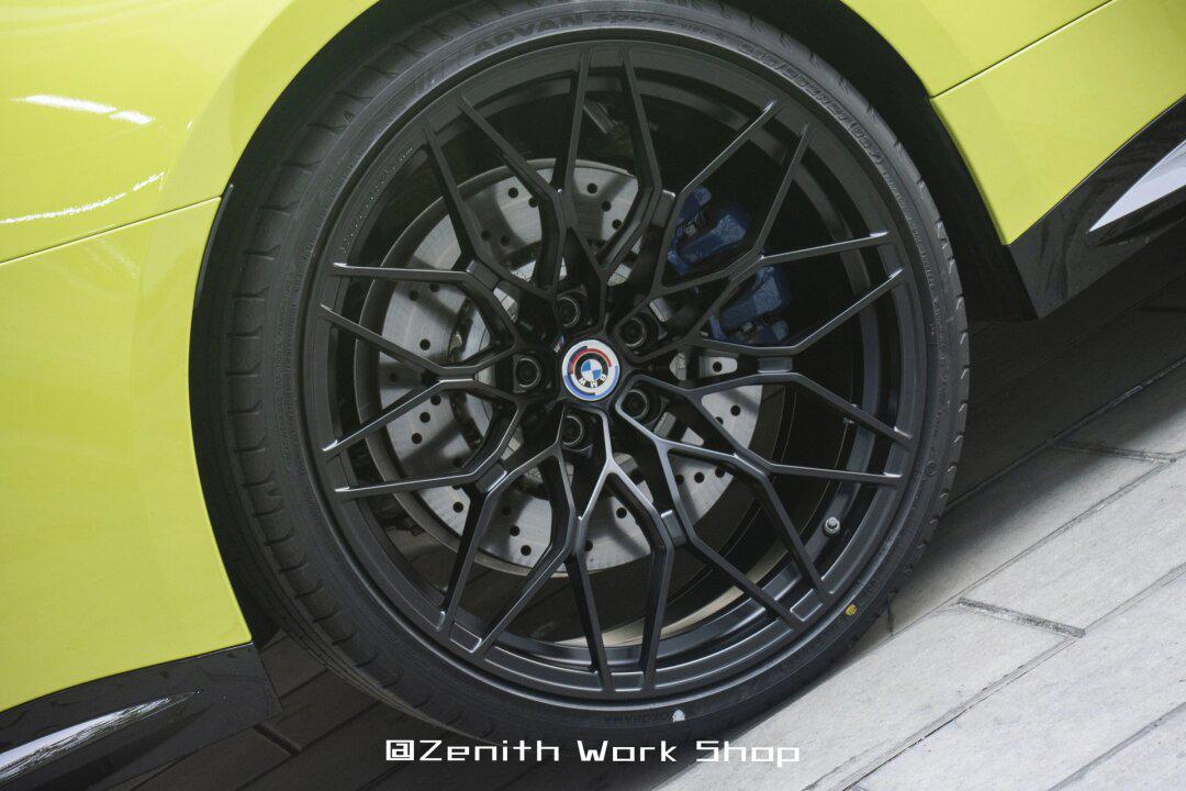 宝马g82 m4原厂mp轮毂装车,车主直呼太帅