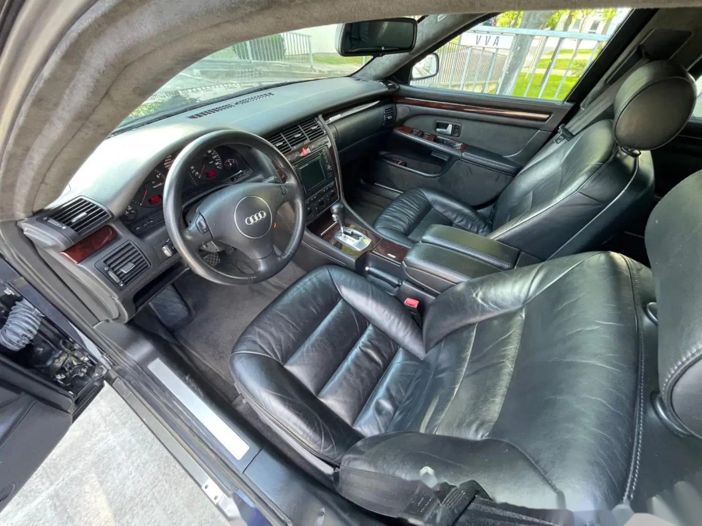 2002 audi a8,初代奥迪a8的防弹车,这款车北京街头也经常能看到一台一