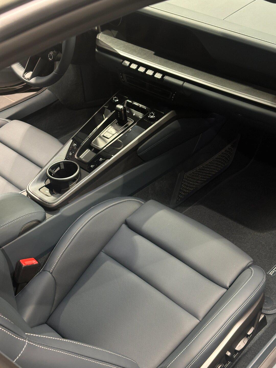 品味拉满!911 carrera 石墨蓝内饰原相机!