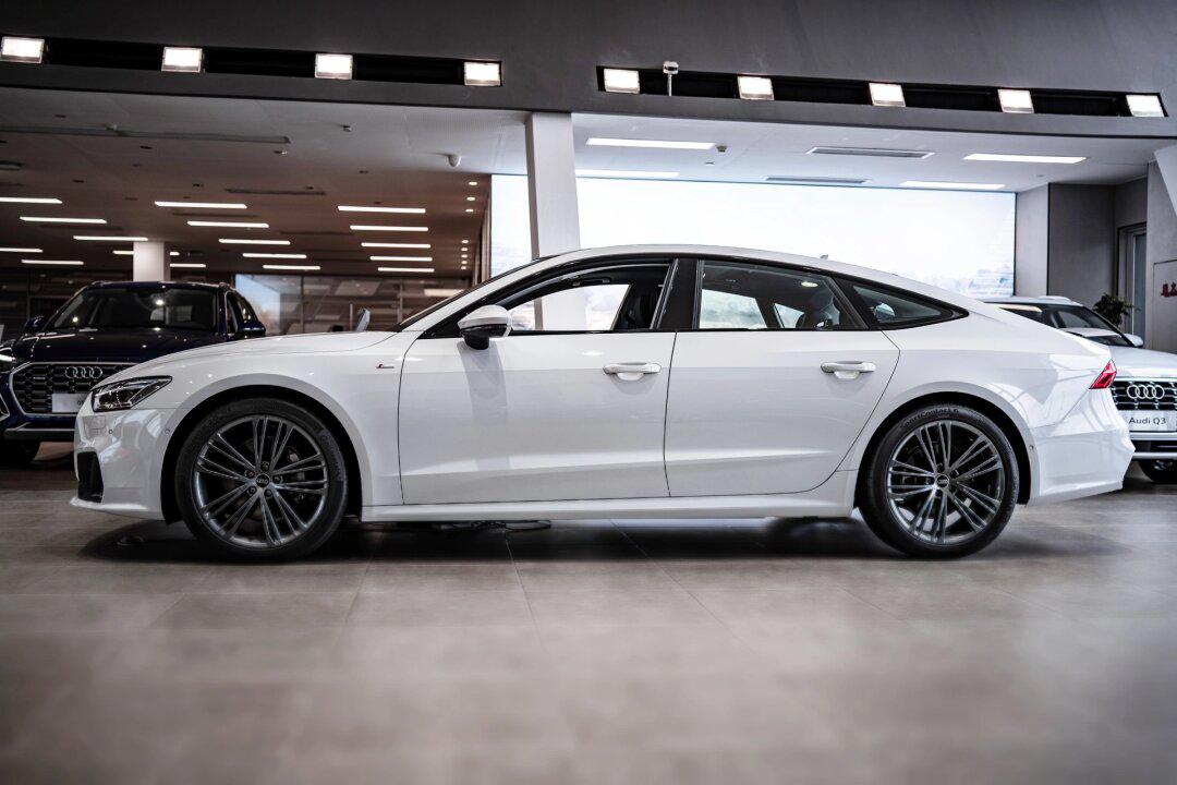 奥迪绝美轿跑a7 961595动的吗?