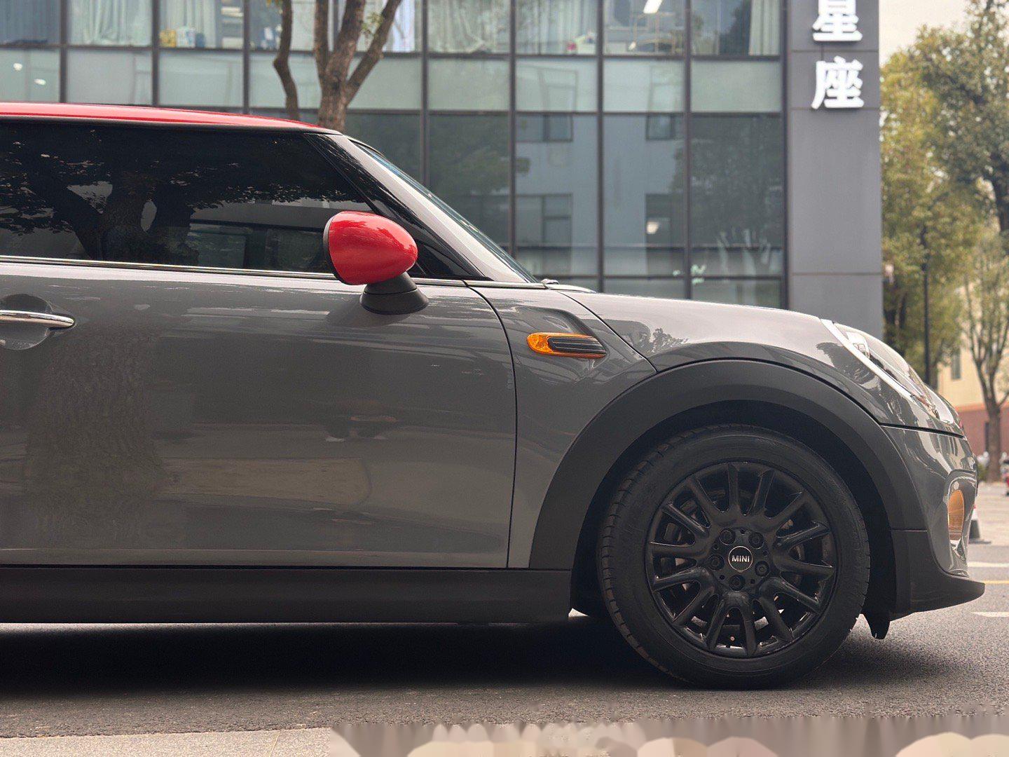 宝马mini改色纳多灰红顶