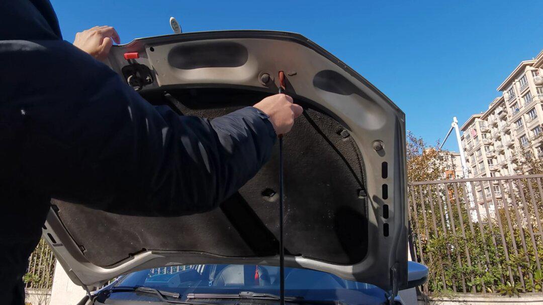 自己开展冬季发动机舱检查