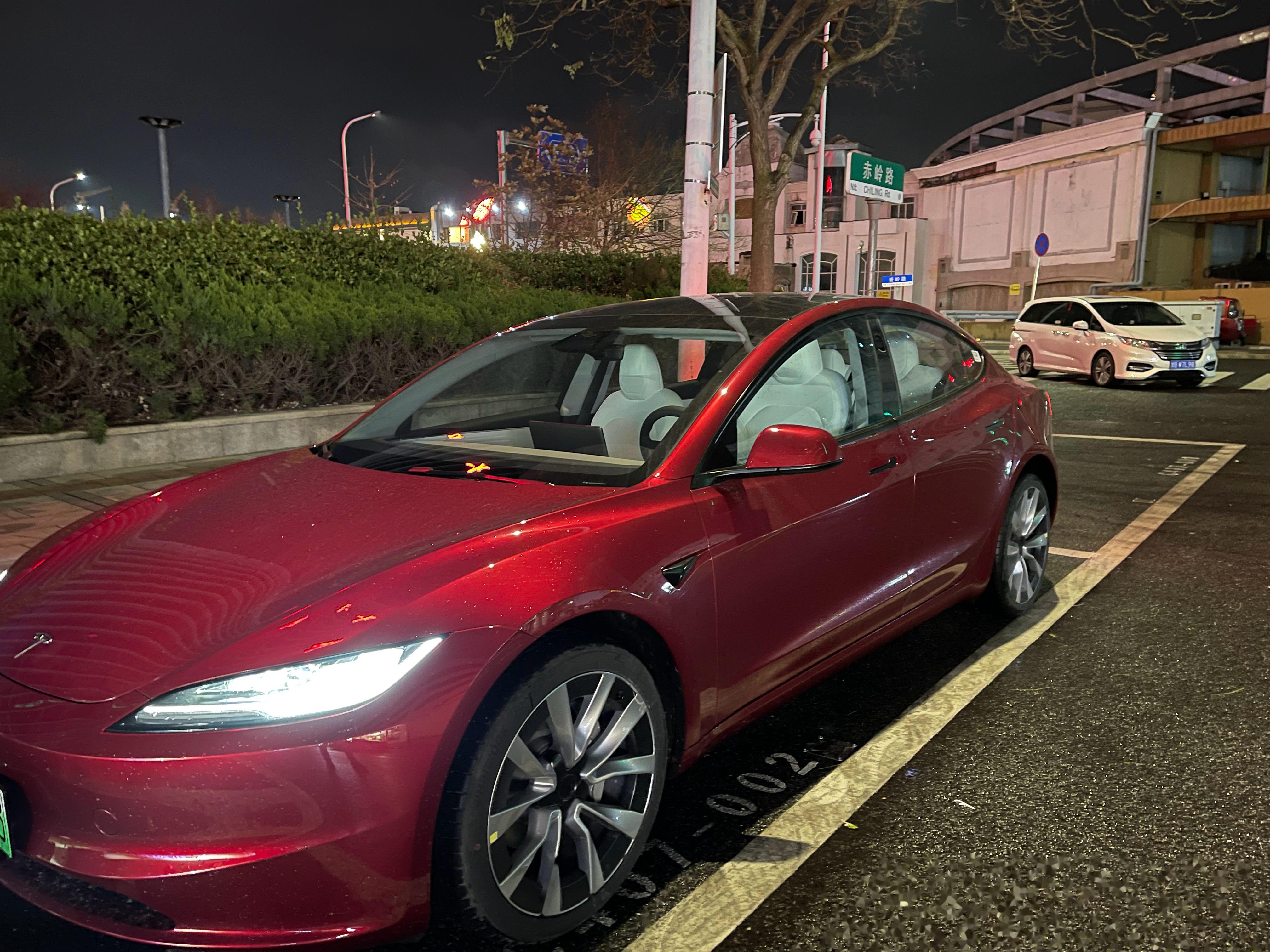 开了几天特斯拉改款model3真的有些上瘾第一次喜欢上开车