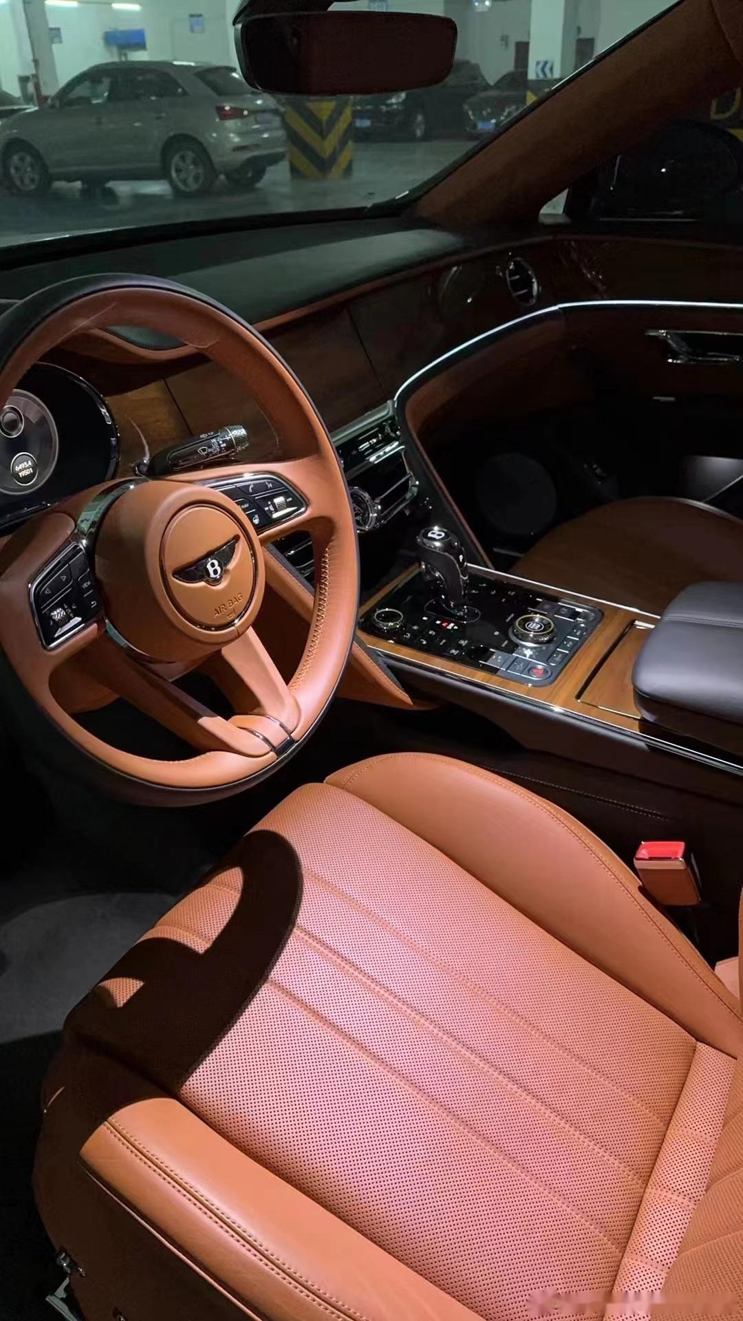 2021年11月上牌宾利飞驰排量40t公里18万