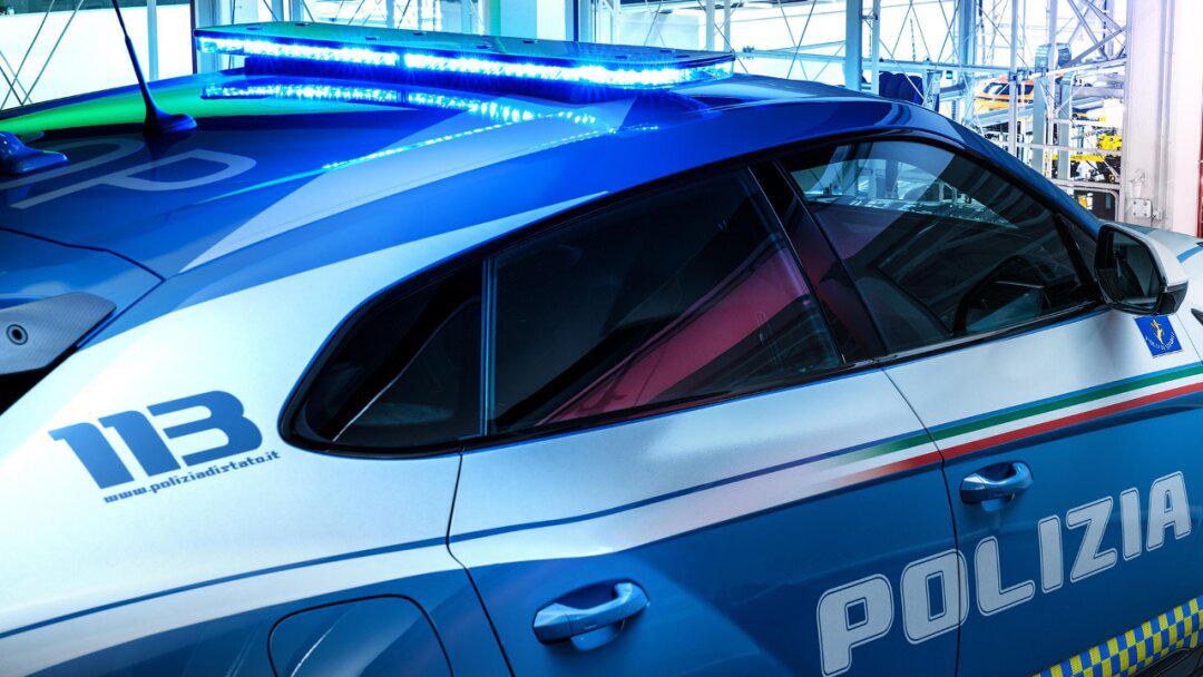 最强警车新成员 蛮牛入局 兰博基尼urus