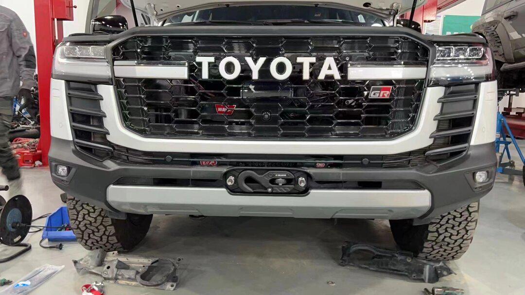 陆巡lc300 升级沃恩绞盘 !内置绞盘架 结合原车前杠 无损升级