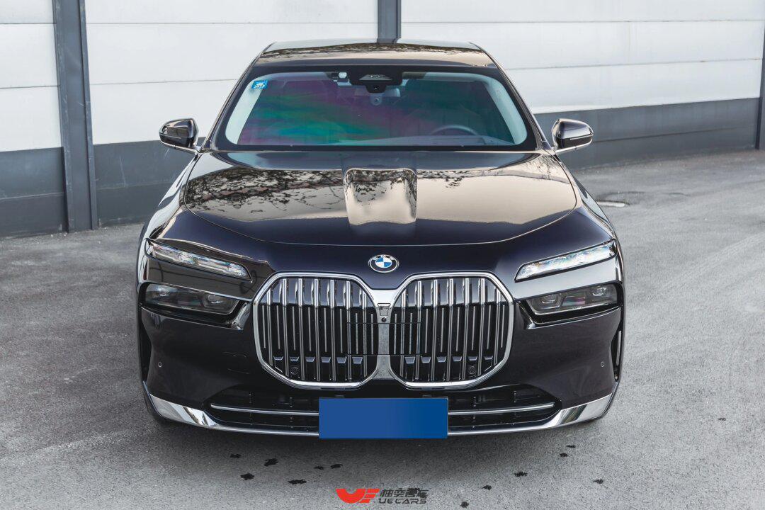 23年宝马740领先豪华套装 880公里沪牌一手 新车状态 首保未做