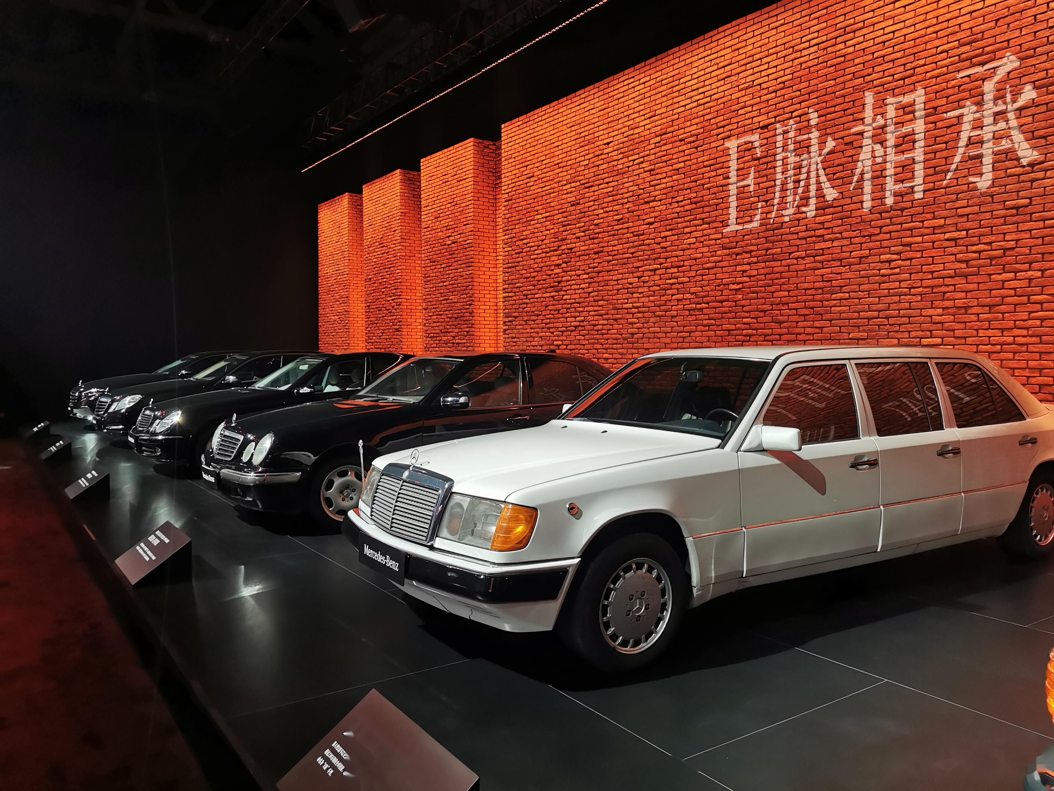 地参加了这次e级车发布会,现场有人称是他看过最豪华的一次新车发布