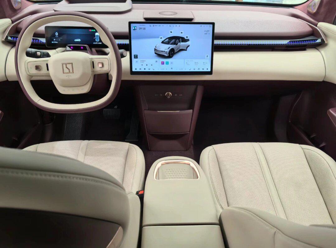 smart精灵vs极氪x内饰