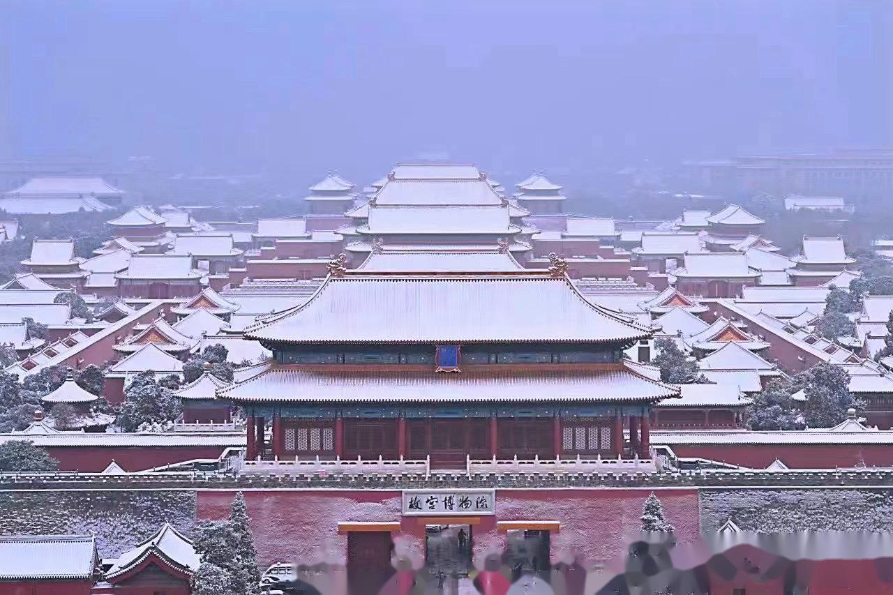 全新梅赛德斯-奔驰e级轿车,从经典走到经典.恰如故宫再见紫禁城.