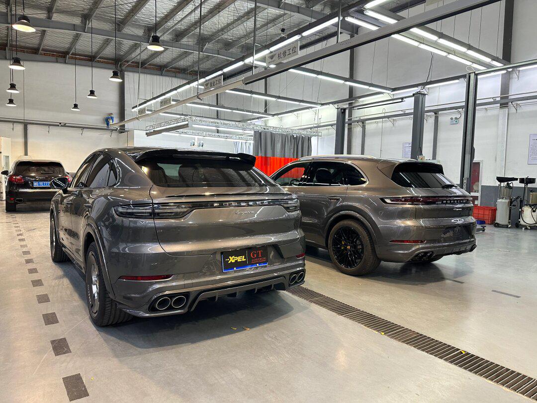 当前位置:>易车>社区>保时捷cayenne社区>两代卡宴turbo包围同框18-23