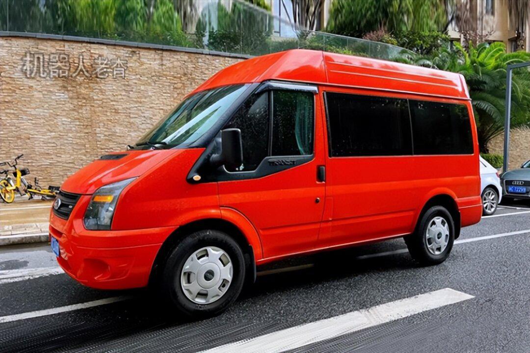 福特新时代v348改装床车,新全顺设计露营车