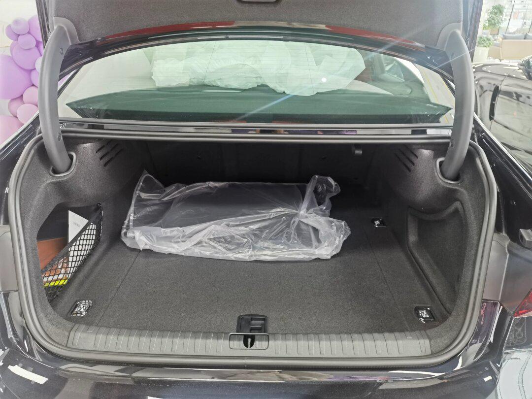 奥迪a7l 45 四驱 s-line 黑武士38.692