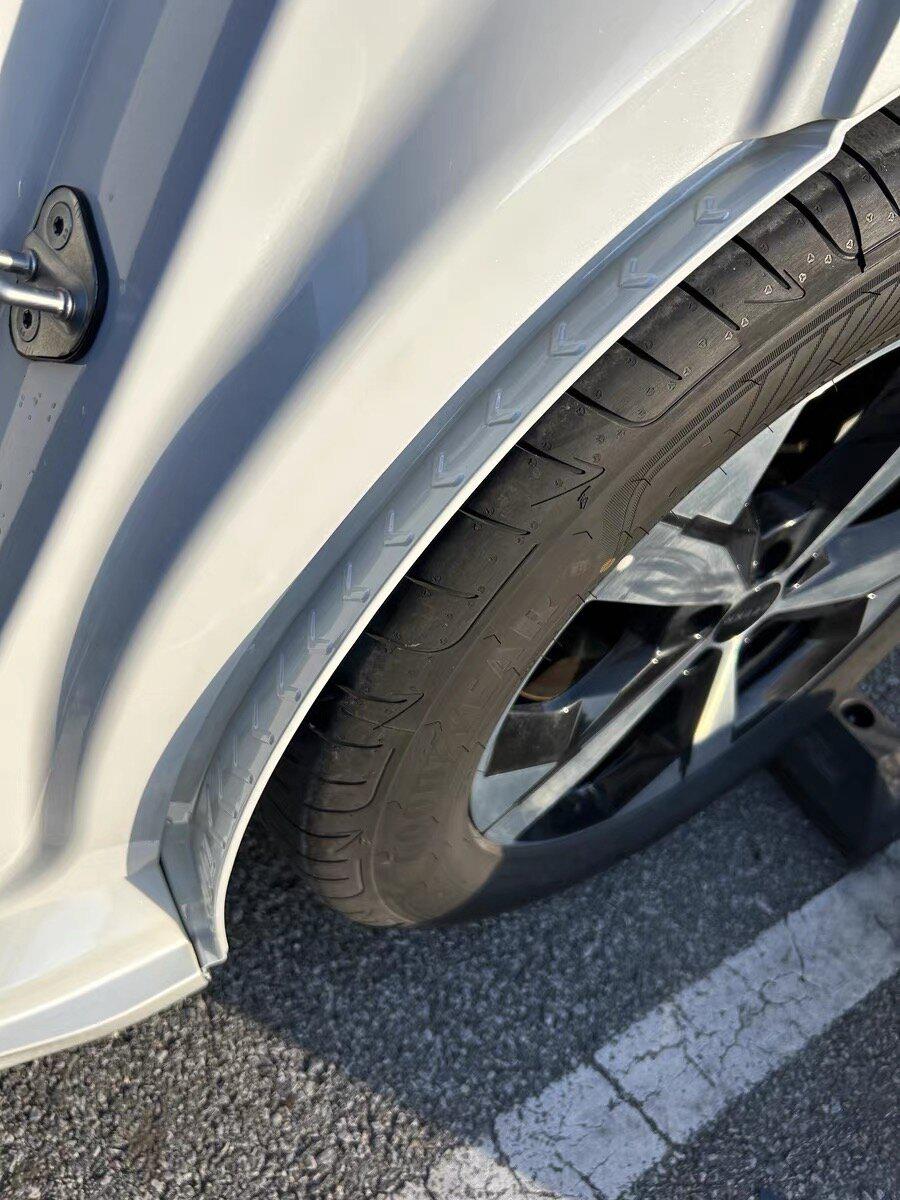 极氪001后轮内衬挡泥板