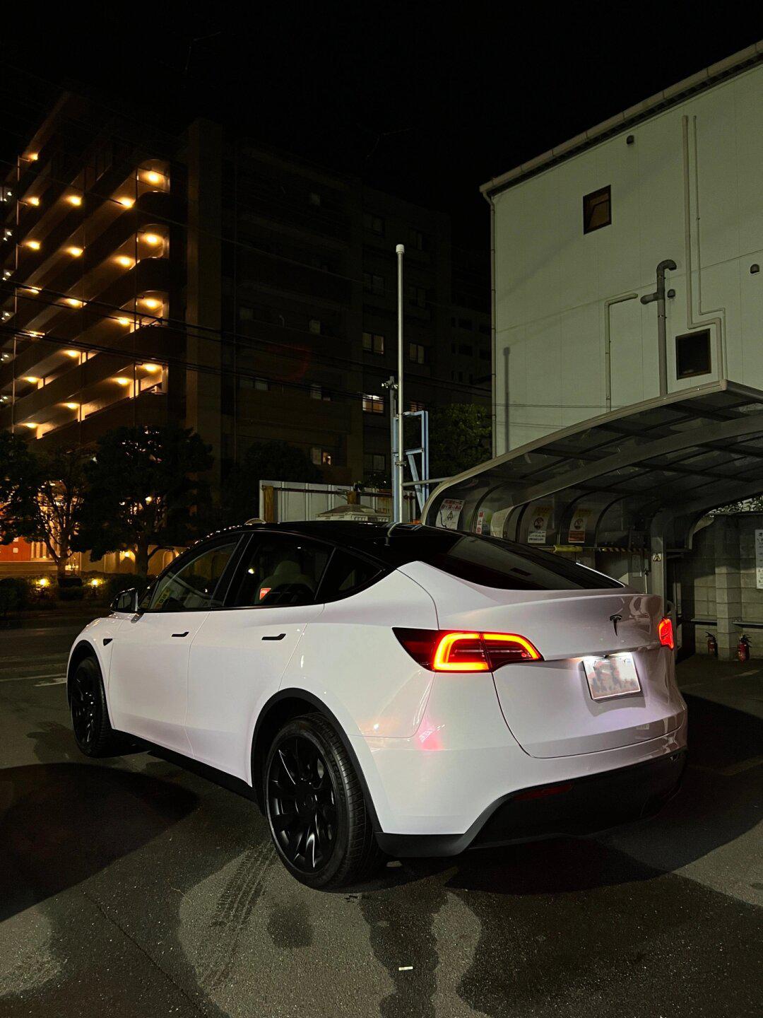 日本贴膜改色 特斯拉modely 悬浮顶77花悦粉