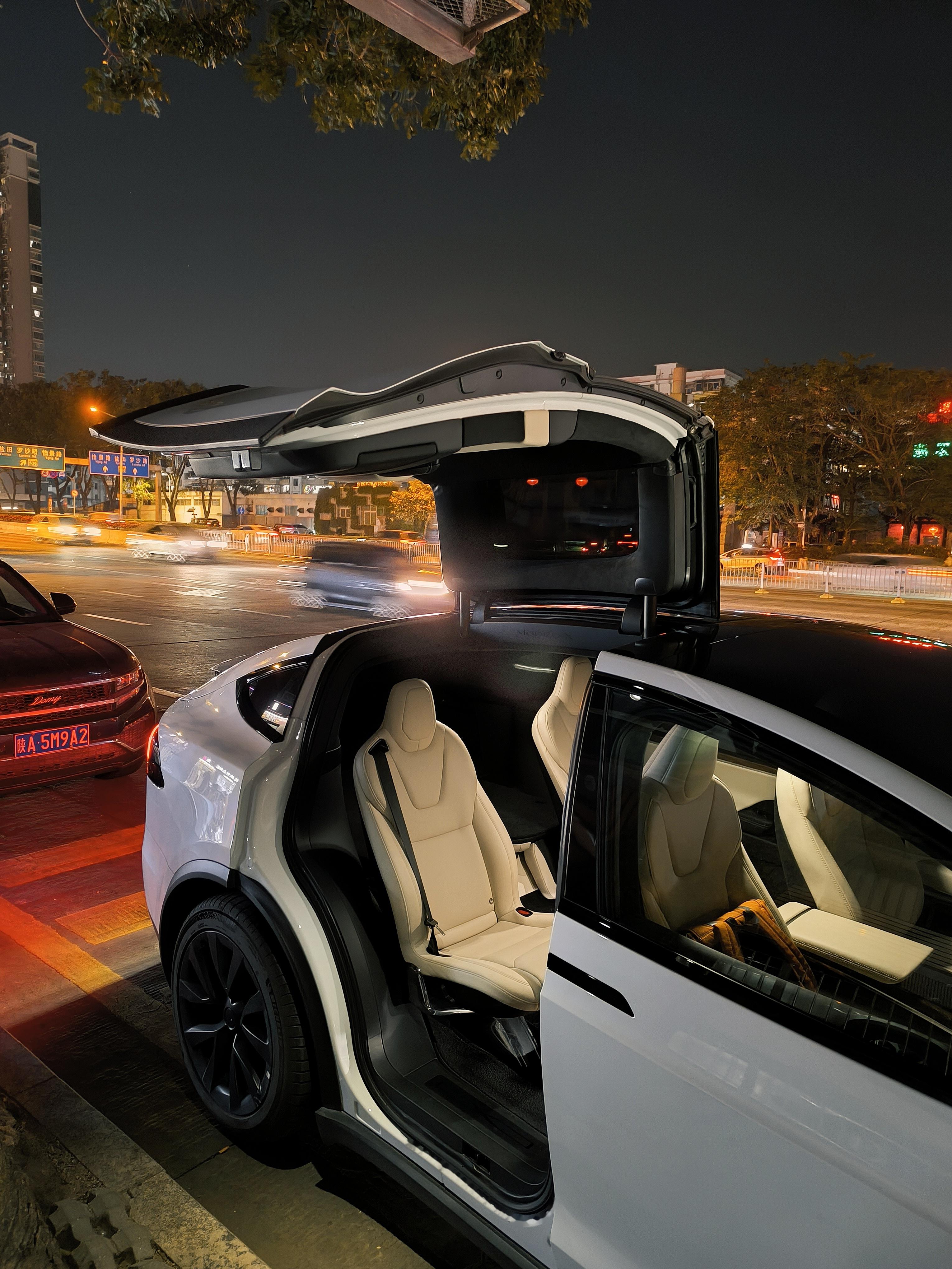 当前位置:>易车>社区>modely社区>取台鸥翼门的大家伙,新款超级舒服