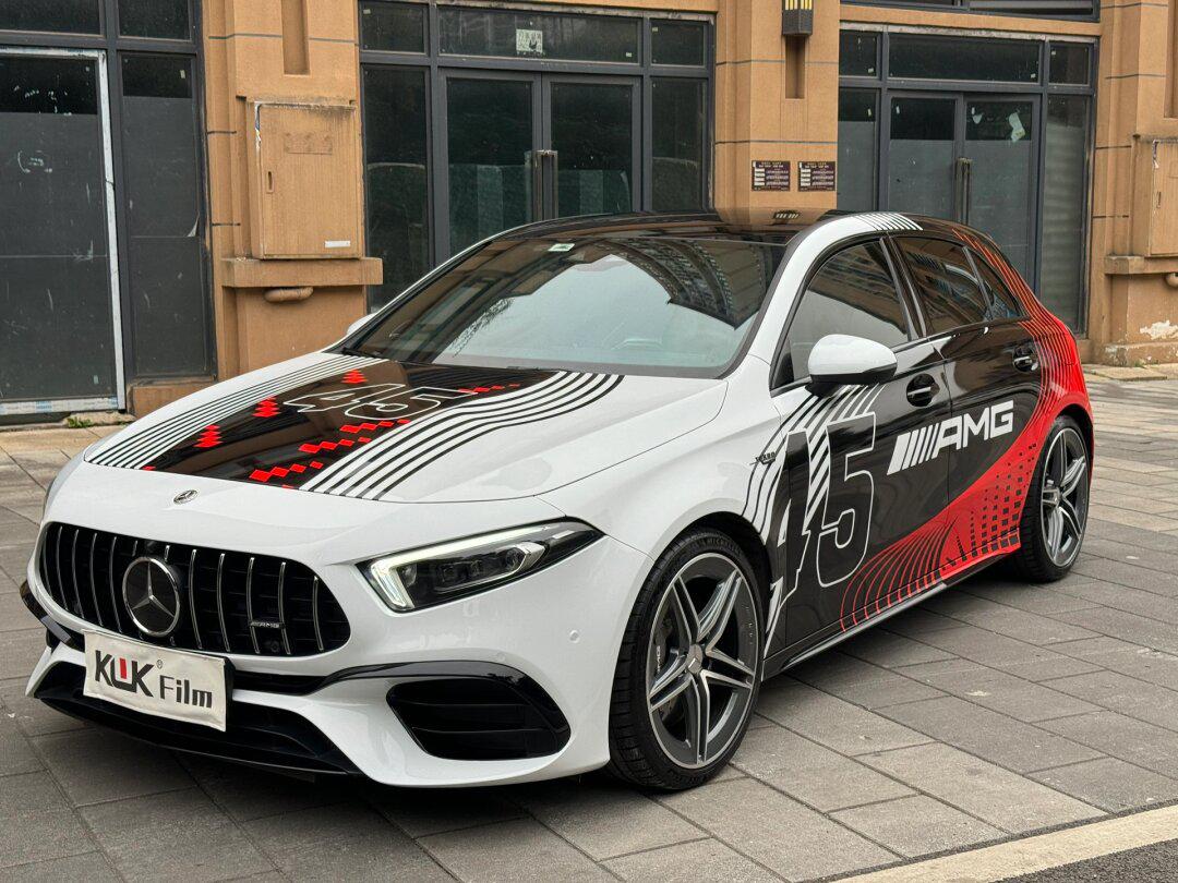 奔驰a45装贴kwk的定制赛道涂装彩绘膜