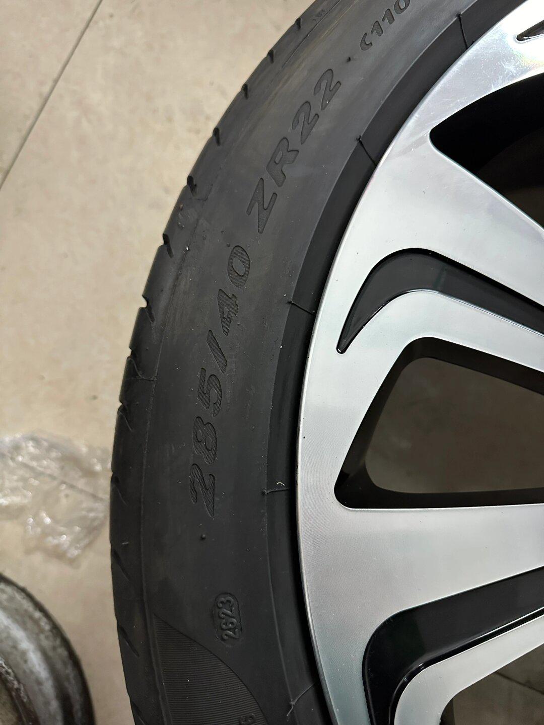 宾利添越原厂原车拆件22寸轮毅轮胎