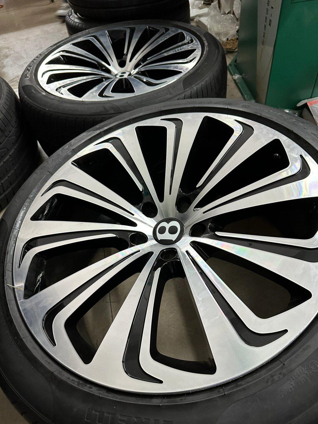 宾利添越原厂原车拆件22寸轮毅轮胎