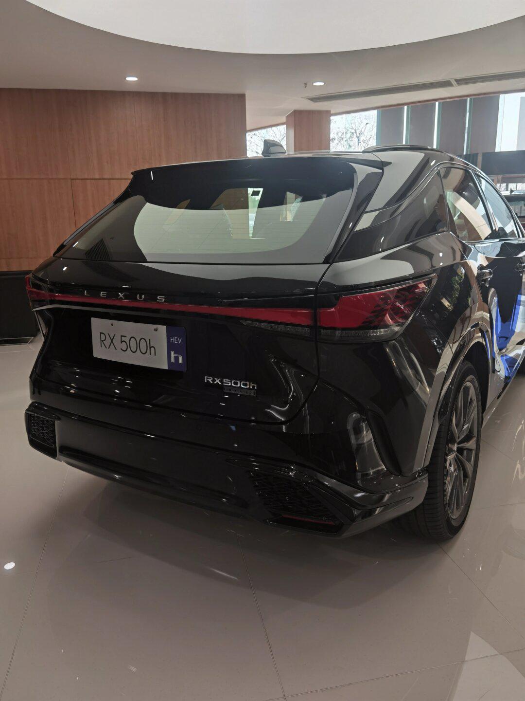 雷克萨斯rx500h,闪闪发光的黑武士喜欢吗?