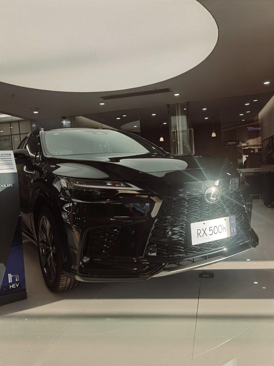 雷克萨斯rx500h,闪闪发光的黑武士喜欢吗?