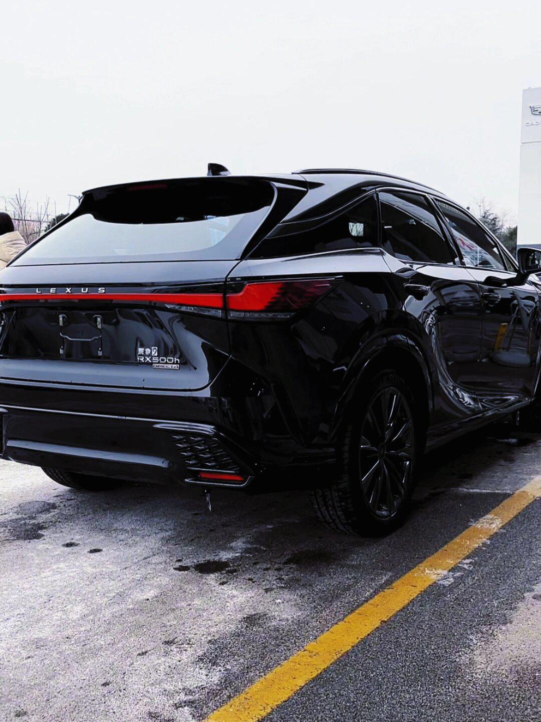 雷克萨斯rx500h黑武士:暗夜中的优雅猛兽