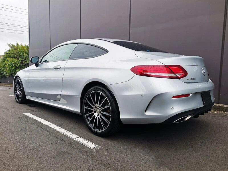 奔驰两门房跑c300 amg