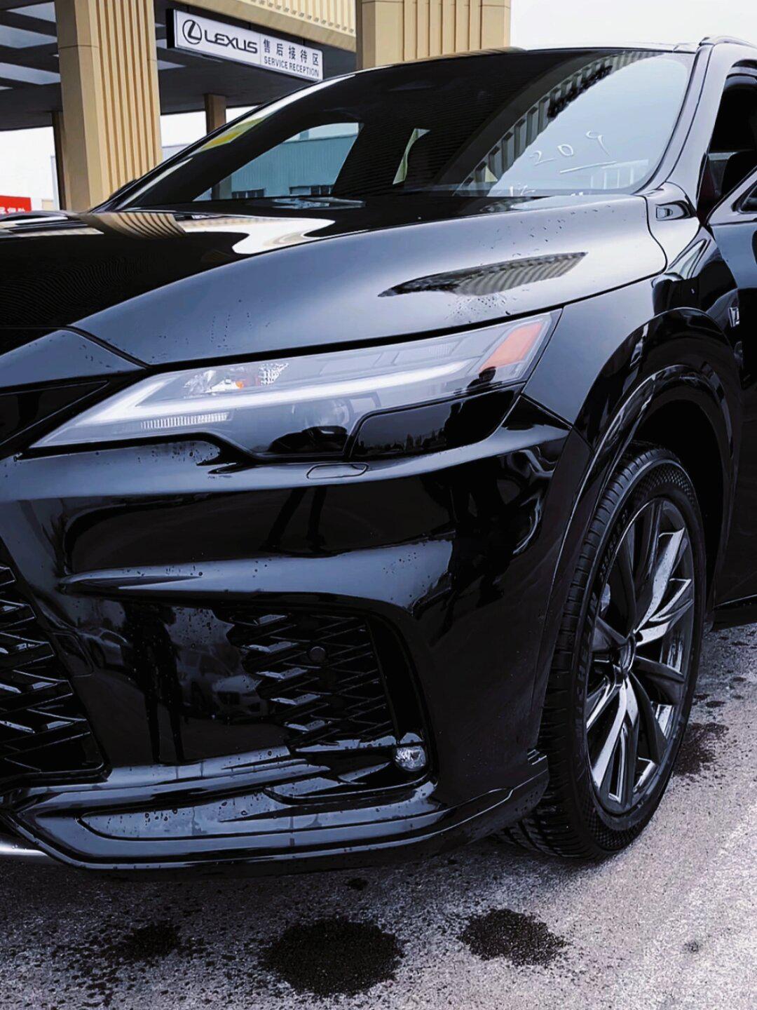 雷克萨斯rx500h黑武士:暗夜中的优雅猛兽
