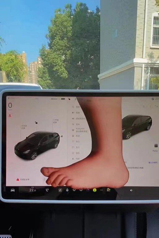 特斯拉还会放屁,小彩蛋随时皮一下 特斯拉身上隐藏了三个偶尔皮一下的