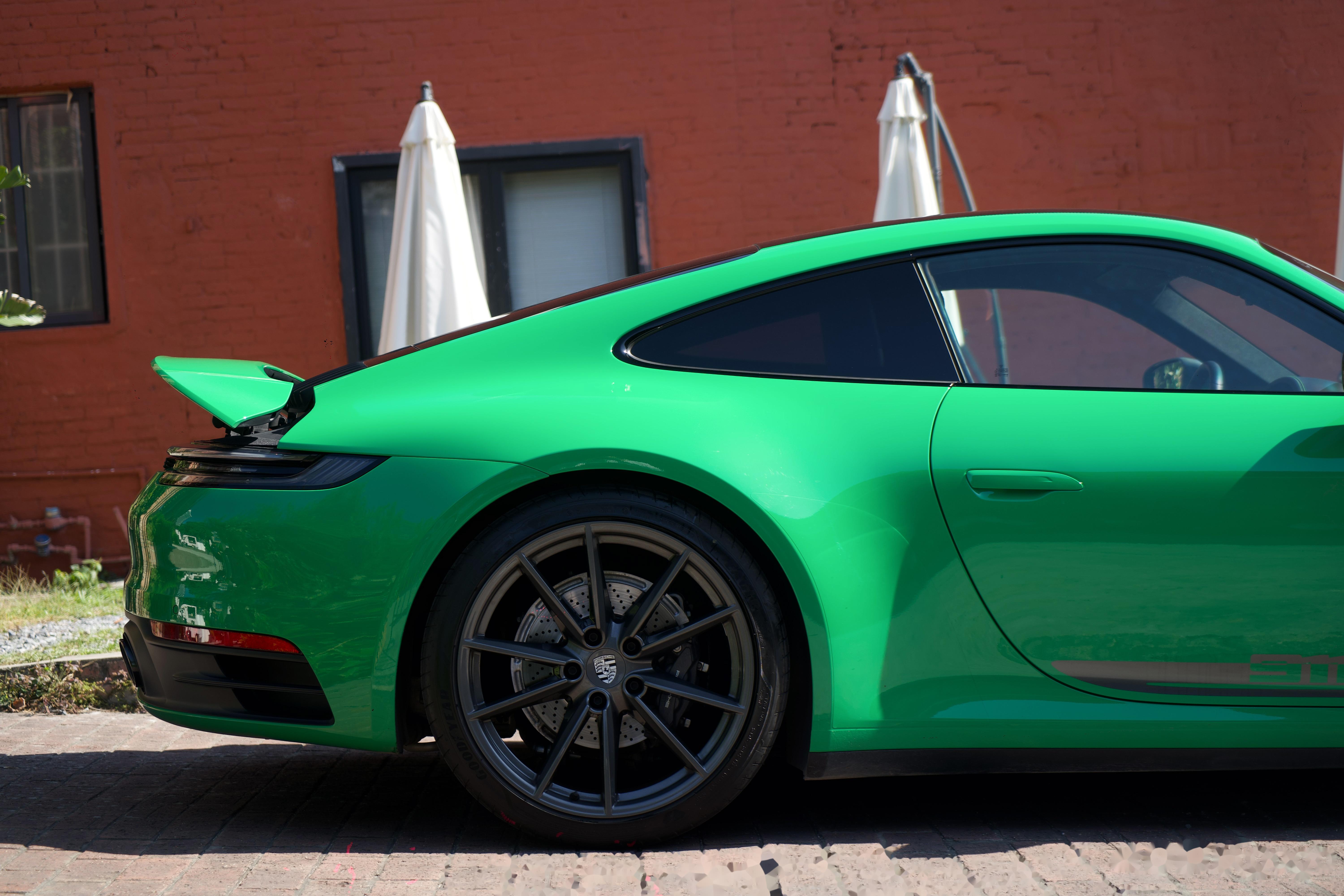 就让这一组巨蟒绿的 992 carrera_保时捷911社区_易车社区