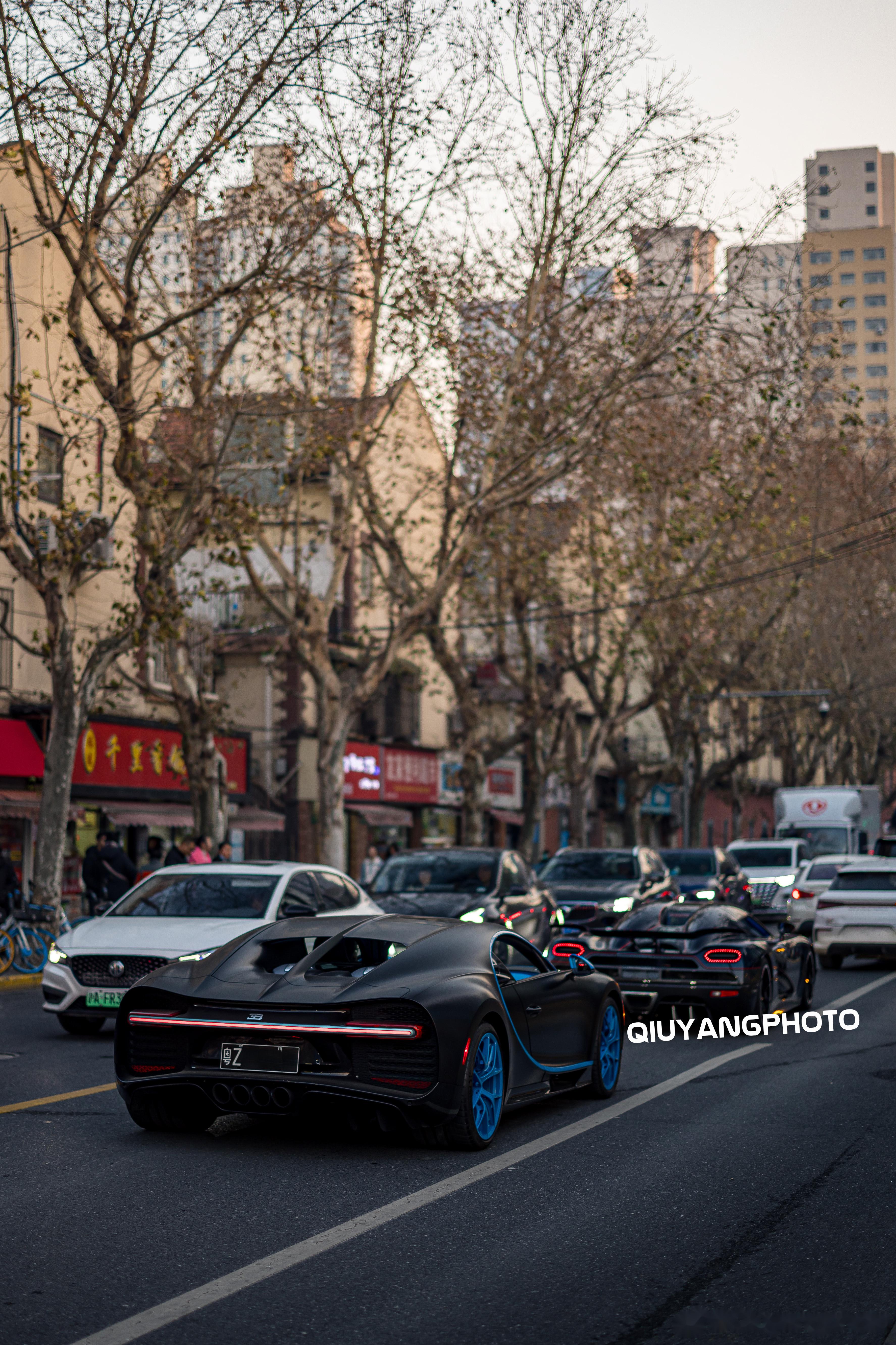 bugatti chiron sport 上海圣诞街头车流中的布加迪 美规,no