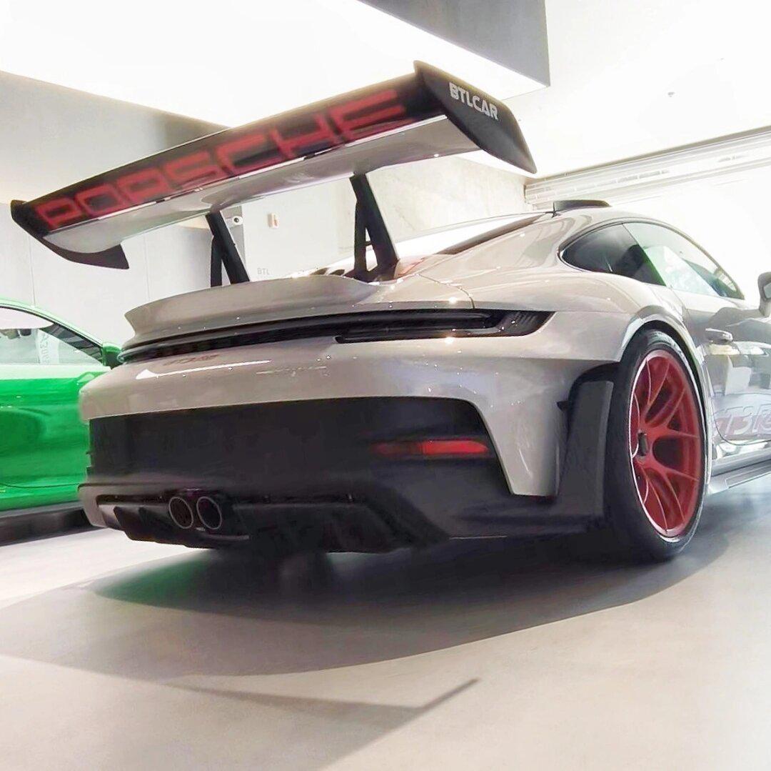 保时捷新一代 911 gt3 rs (type992),该车不仅配备波子有史以来