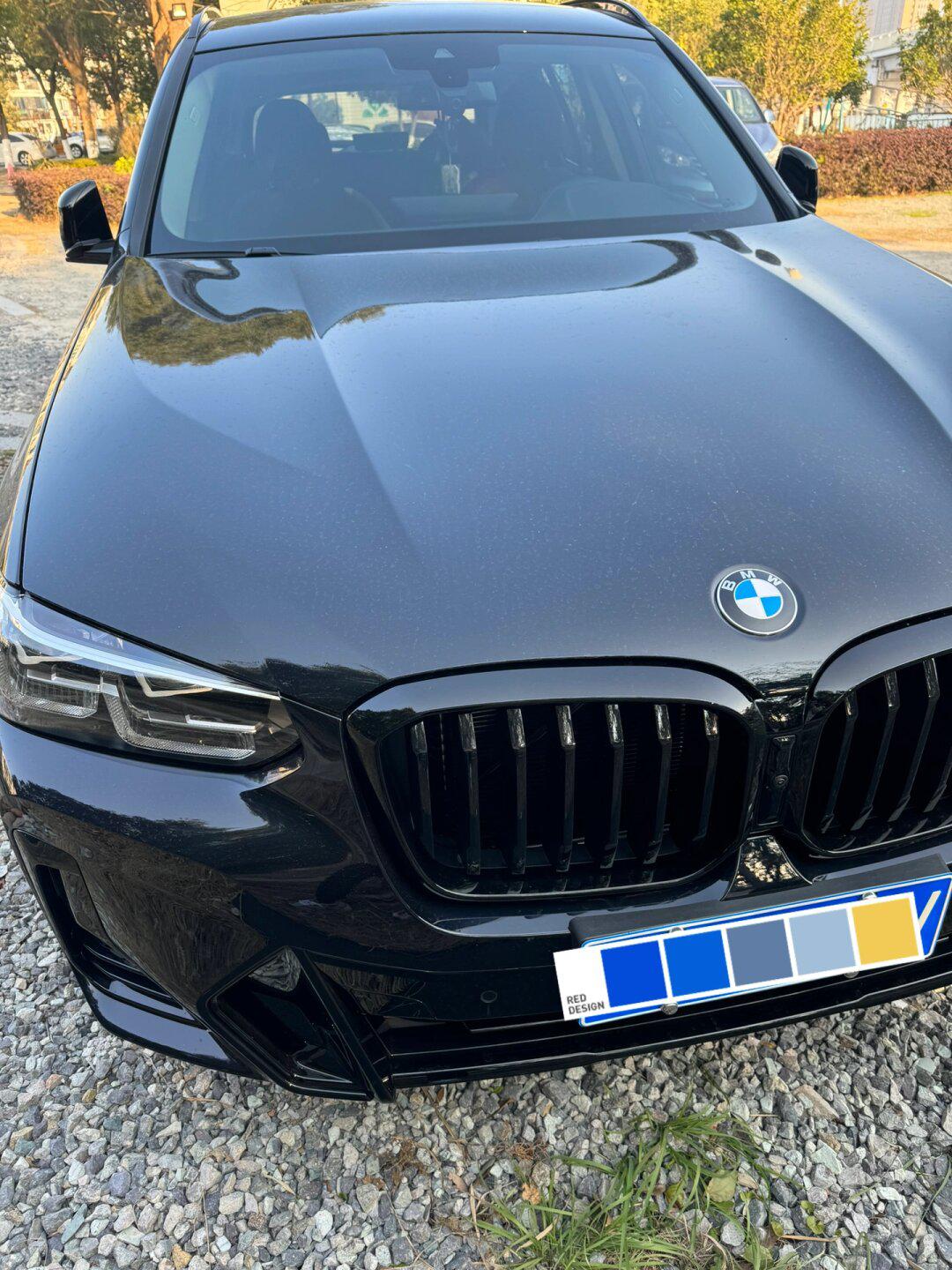 宝马x3炭黑色一个月没洗后什么样