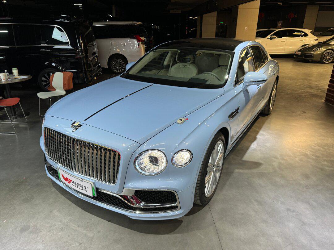 23年8月上牌 宾利飞驰 2.9t v6 hybrid 炫蓝/亚麻白海豚灰双拼