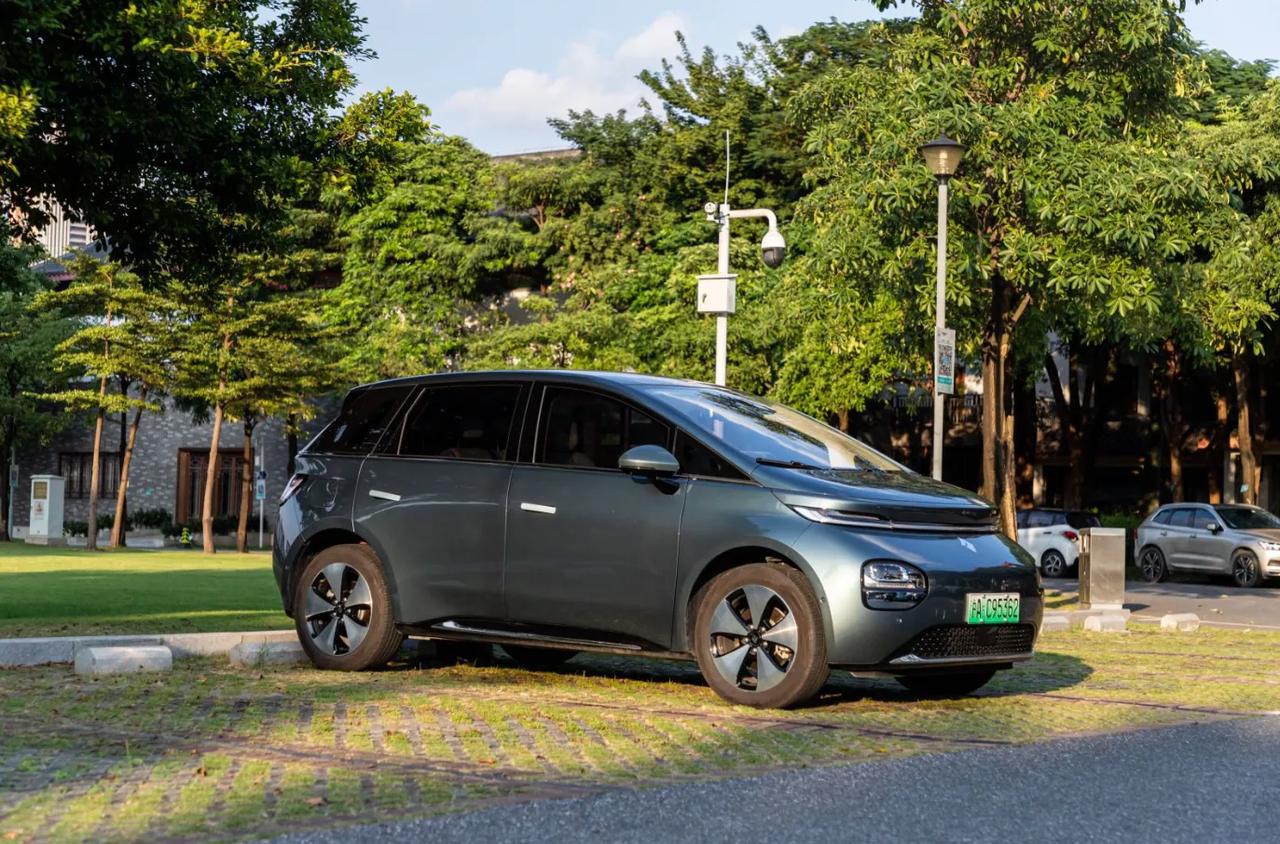 为什么说宝骏云朵是10万级最适合入手的电动车?理由有四个.