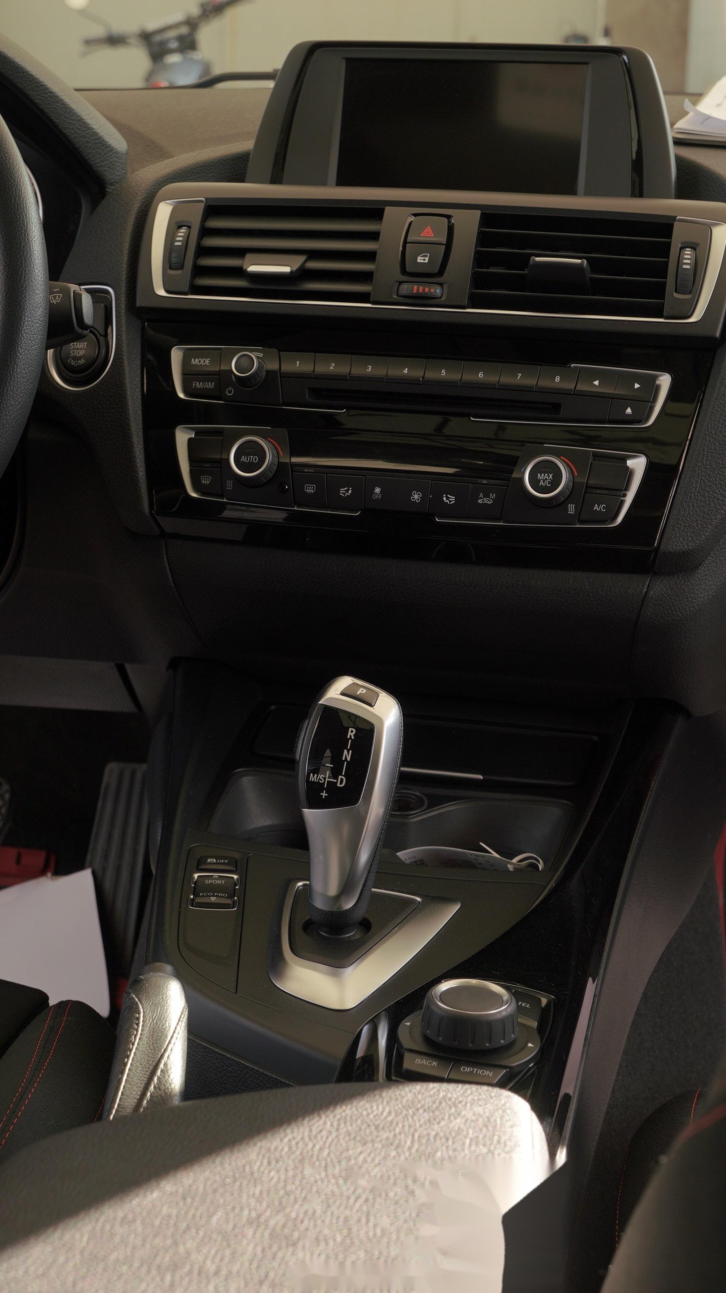 当前位置:>易车>社区>宝马1系社区>内饰超新的120i,运动设计套装.