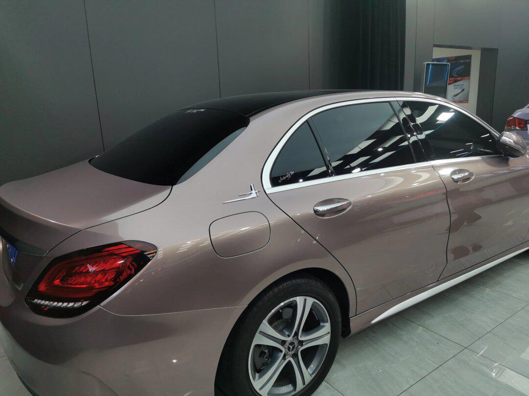 奔驰c260超亮金属冰莓粉