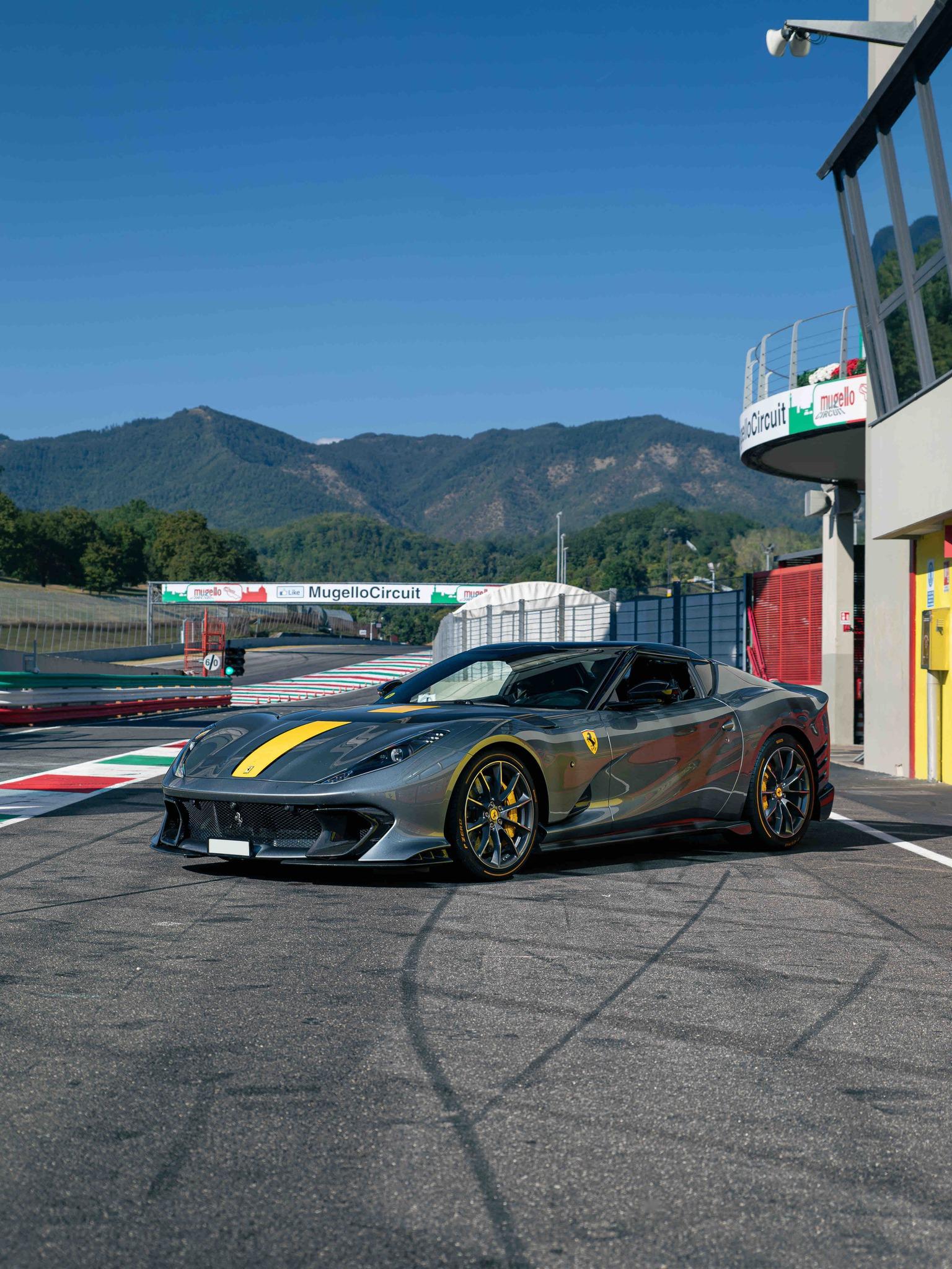 你们知道现在一台法拉利812competizionea要多少钱吗