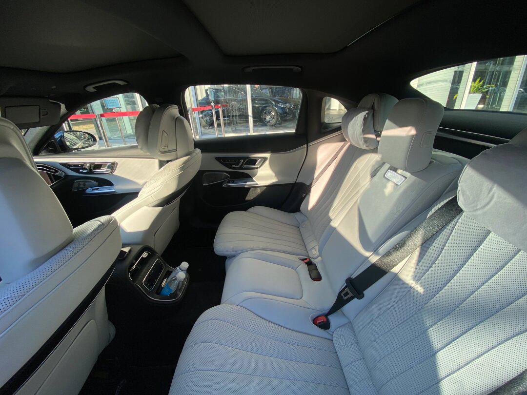 2024新奔驰e 底盘更运动 外观更大气