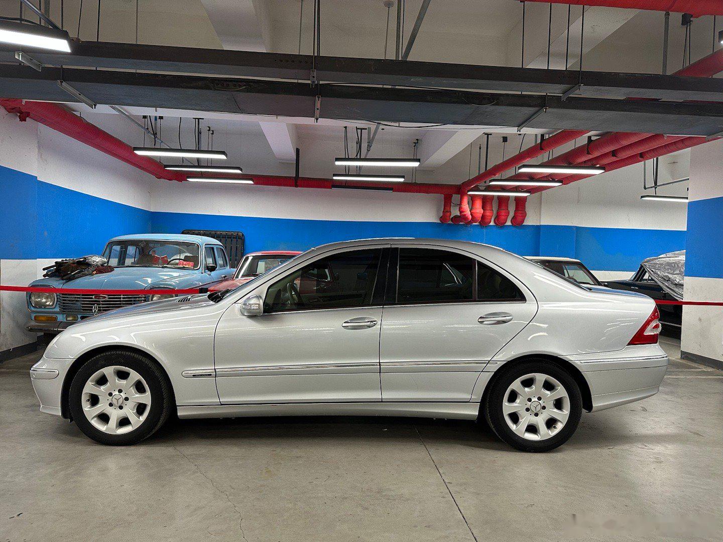 2007年登记京牌过户 经典奔驰c系 w203 c200 4缸机增压 银车黄内