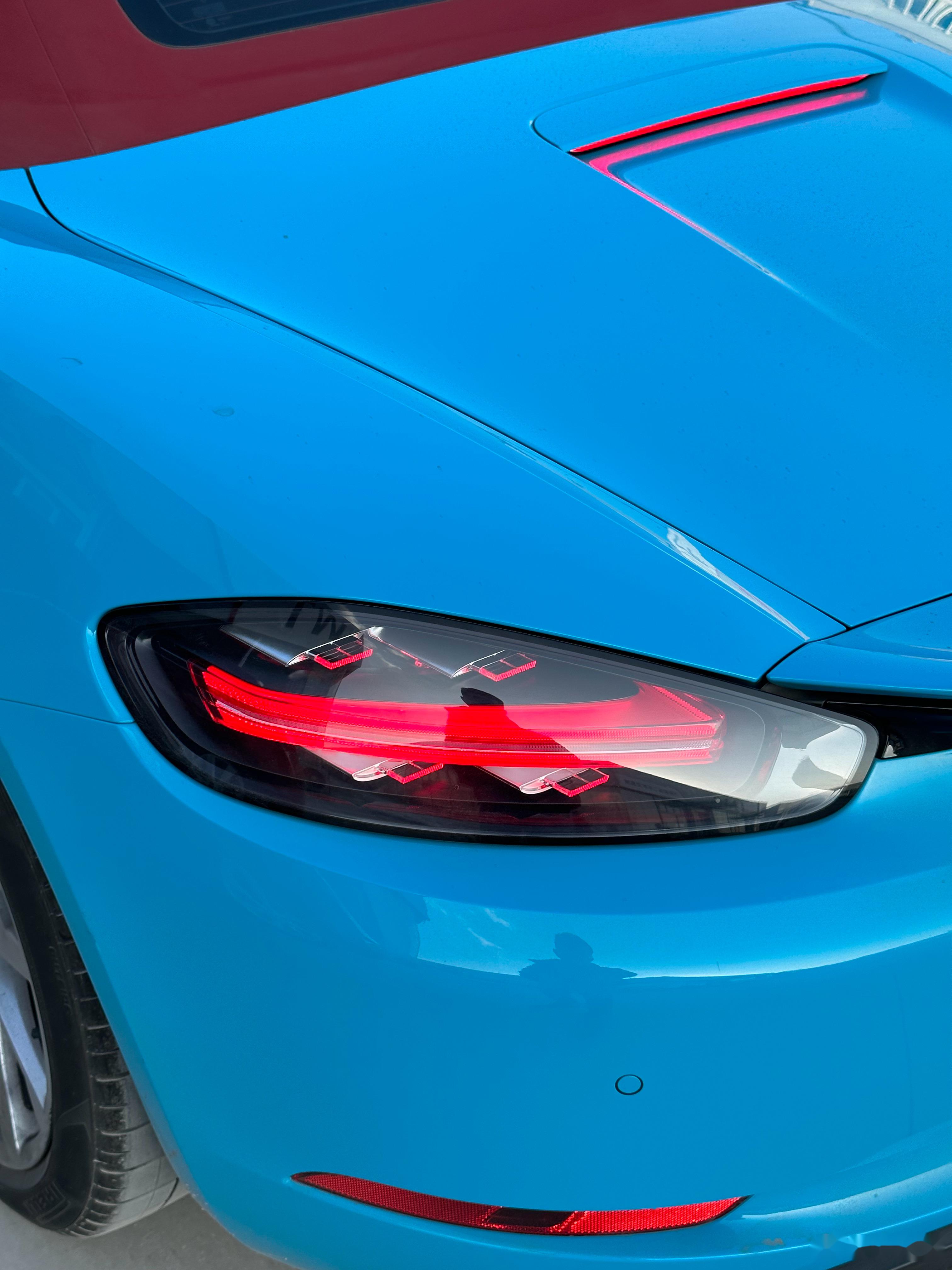 上午买了一台保时捷718 718里我最喜欢的两个颜色 一个是迈阿密蓝一个