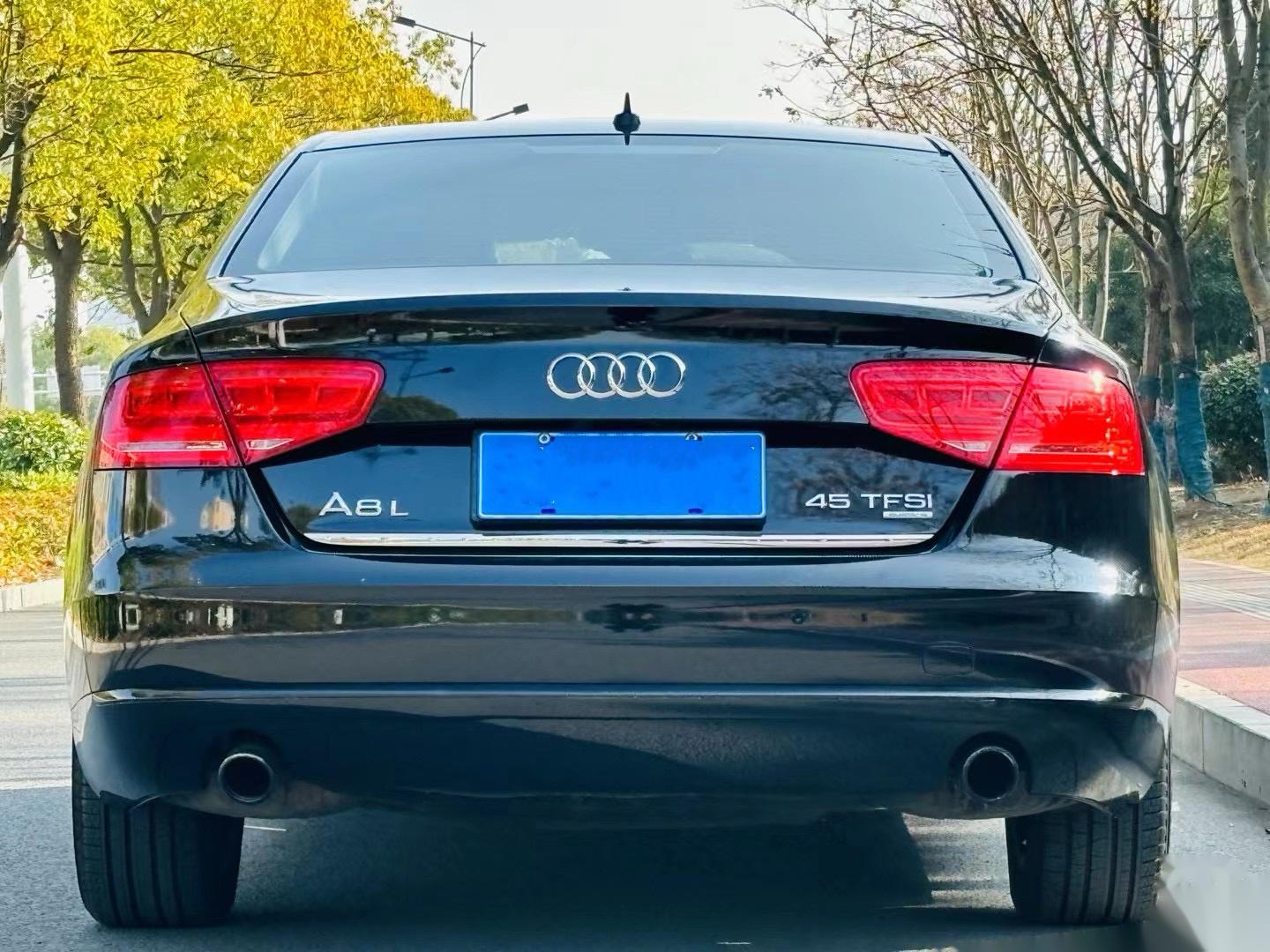 当前位置:>易车>社区>奥迪a8社区>老a8的气场真足,满满的商务气息!