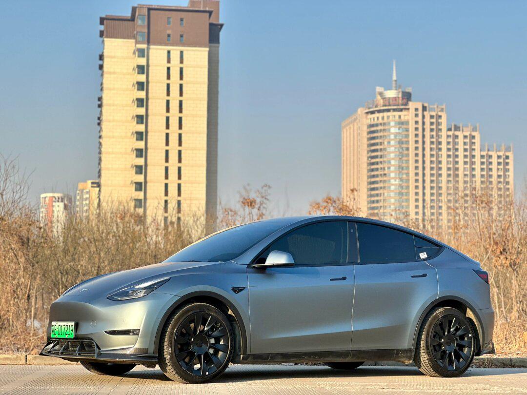 特斯拉model y,2021年12月登记,原版原漆,5.6w公里,原厂选装大轮