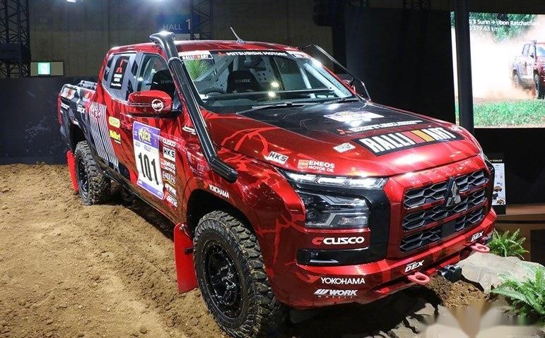 全新三菱l200三款车型亮相 日前,在2024东京改装展上,全新三菱l200三