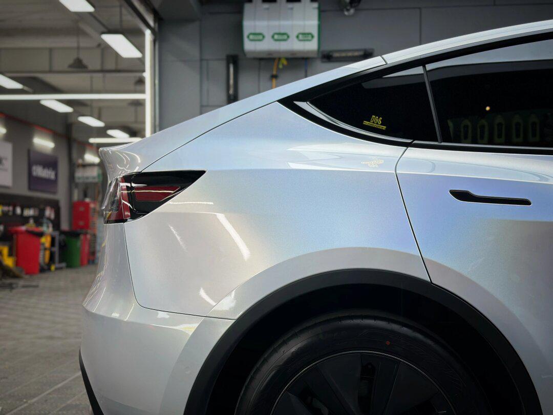 五彩缤纷的白～ tesla model y 镭射白96