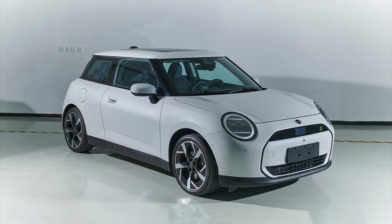 纯电 mini cooper! 长 3858 / 3863 宽 1756 高 1