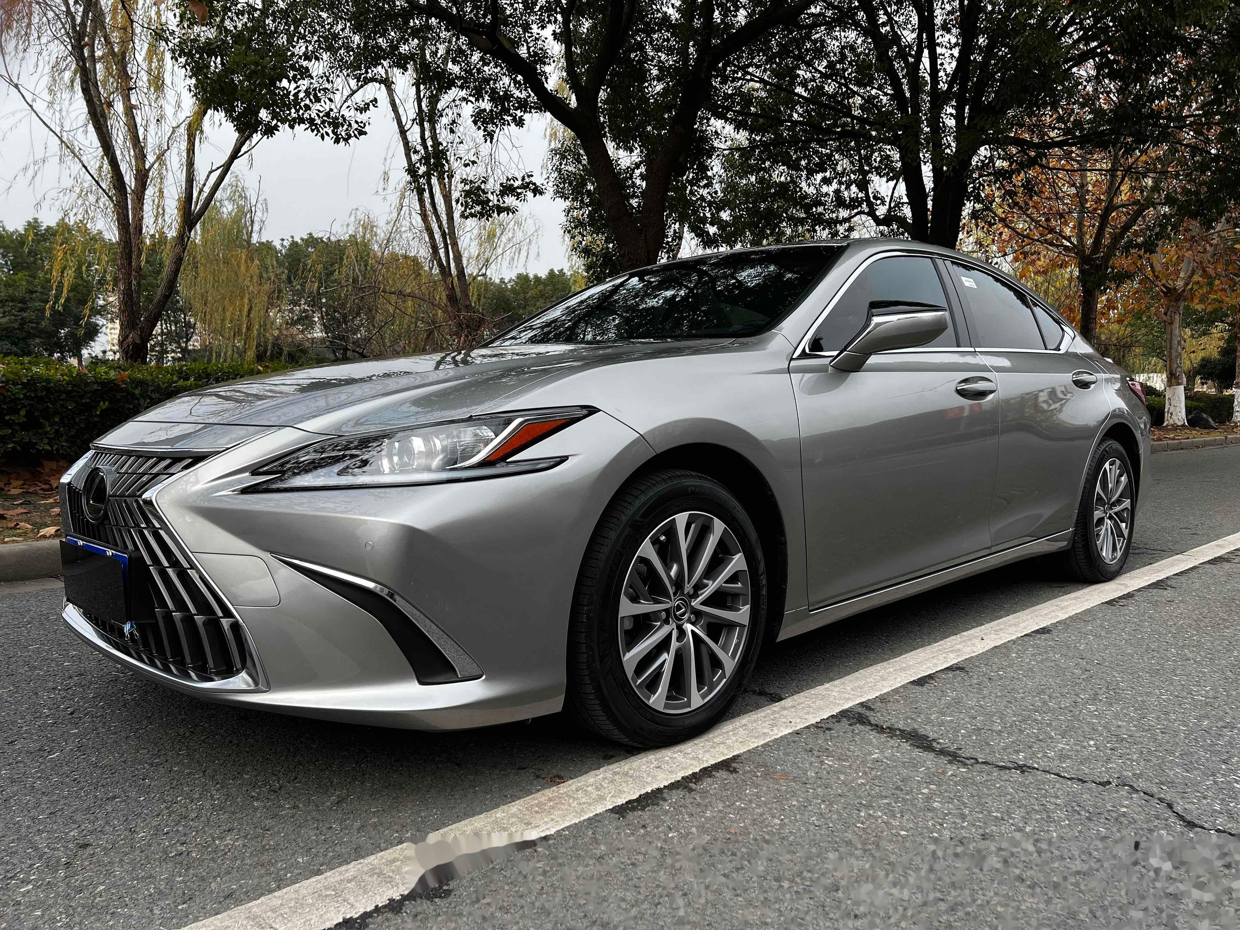 2023 雷克萨斯es 30