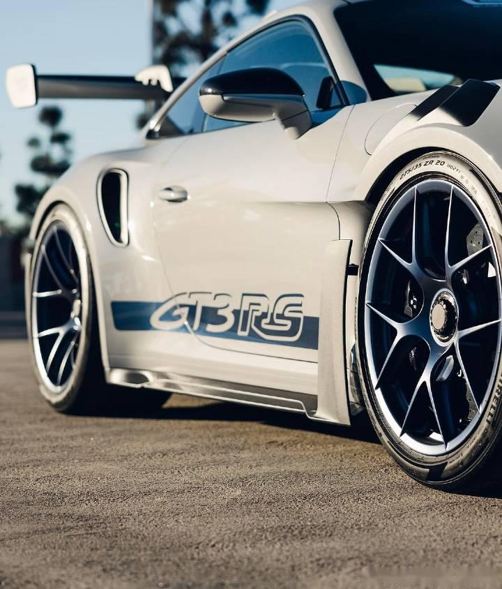 最新保时捷911 992 gt3rs碳纤维空力套件版本 原厂高精密模具