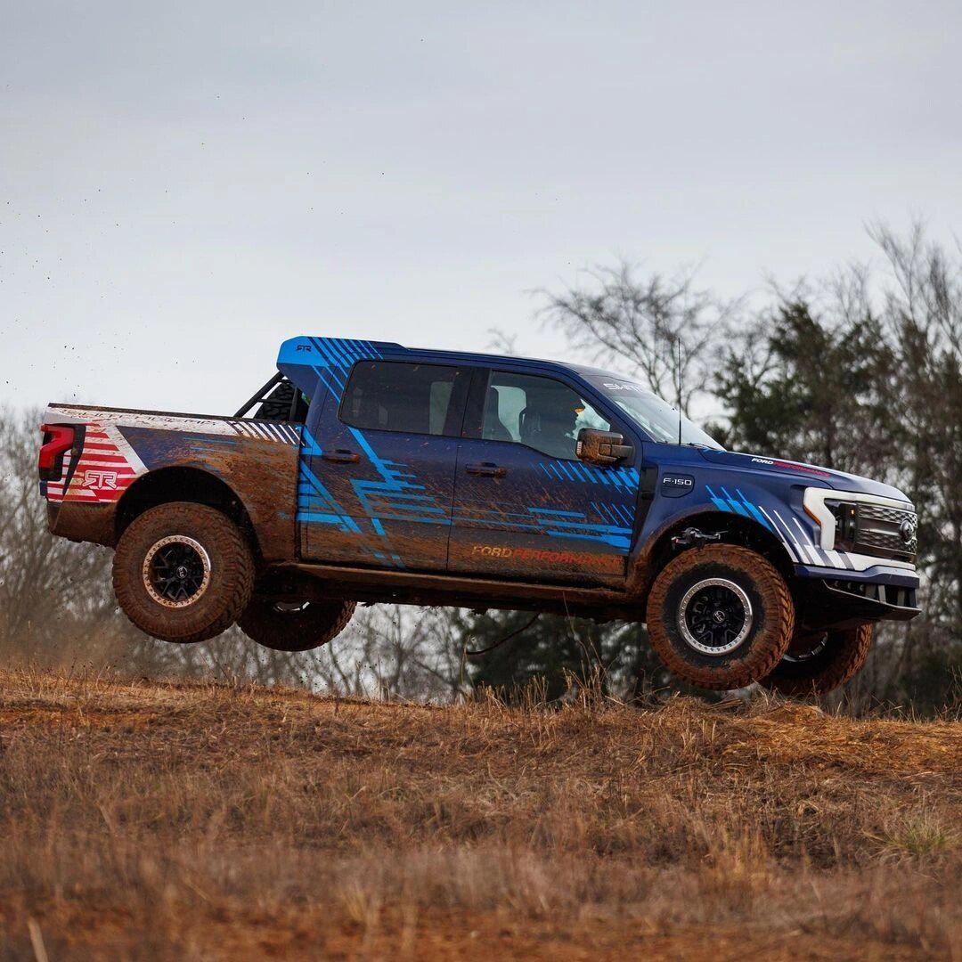 37的大越野轮胎看起来可真是带感啊,另外这涂装也好看,猛禽小宽_福特f